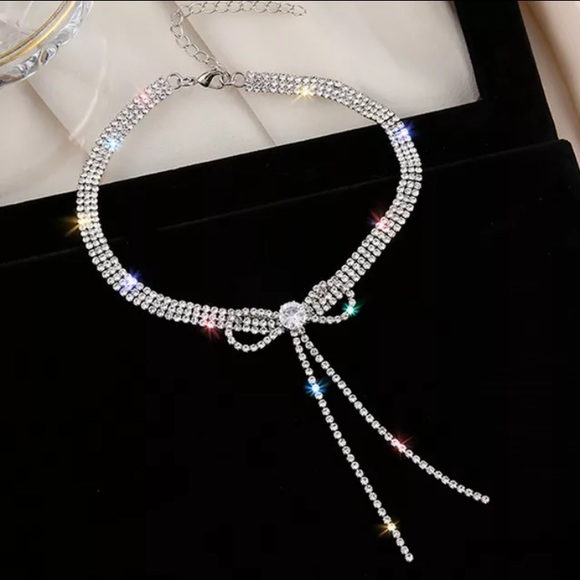 🌟 Silver Rhinestone Bow Choker Necklace - Picture 3 of 6